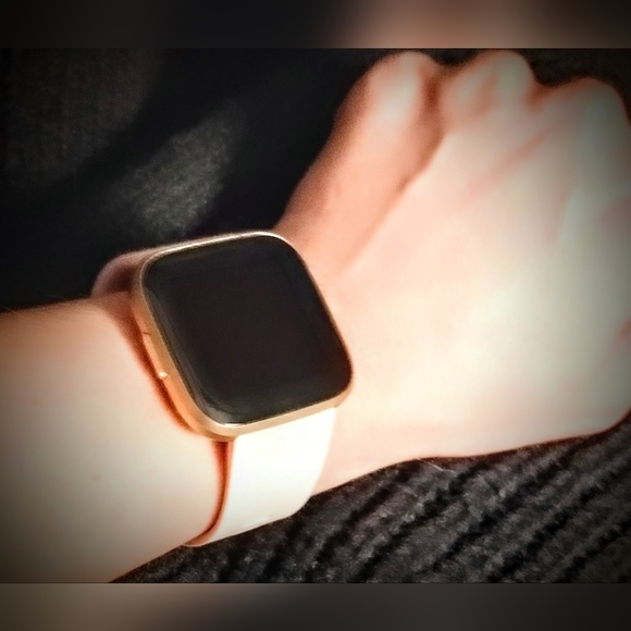 FitBit Versa 2 Health/Fitness Tracking Smartwatch Petal & Rose Gold - Picture 8 of 16
